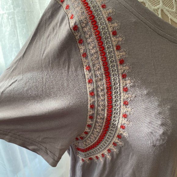 NWT Jodifl Tan Embroidered Tee - Picture 4 of 9
